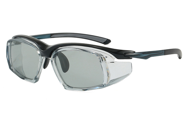 A split image showing a view with and without polarized sunglasses