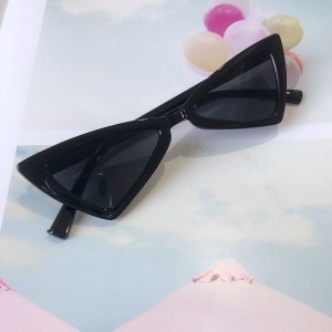 China Newest fashion plastic frame kids sunglasses factory and manufacturers | D&L
