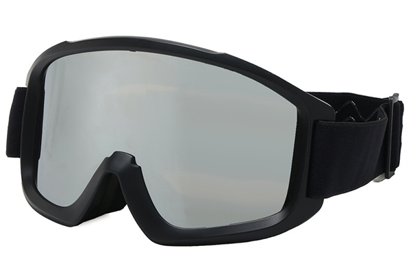 Goggle with anti-fog ventilation system