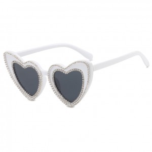China Heart Shape Rhinestone Sunglasses for Women Diamond Decoration factory and manufacturers | D&L