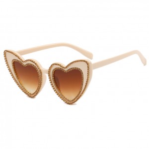 China Heart Shape Rhinestone Sunglasses for Women Diamond Decoration factory and manufacturers | D&L