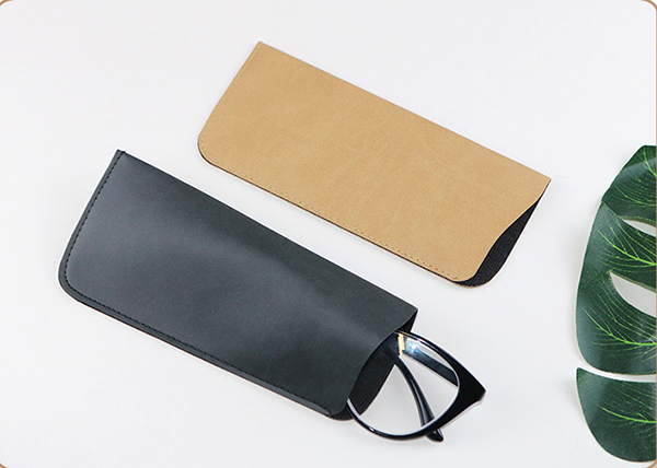 A quiz-style graphic helping to choose a sunglasses case