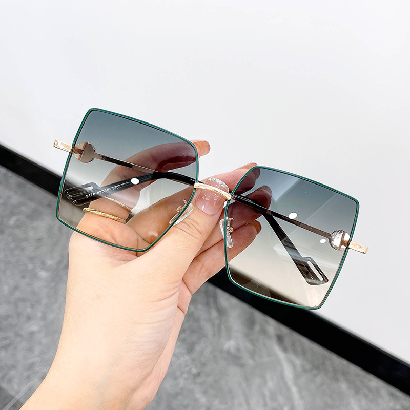 Factory Supply Mini Sunglasses – China Wholesale Ocean Lens Metal Fashion Sunglasses  – D&L