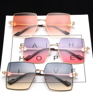 China China Wholesale Ocean Lens Metal Fashion Sunglasses factory and manufacturers | D&L